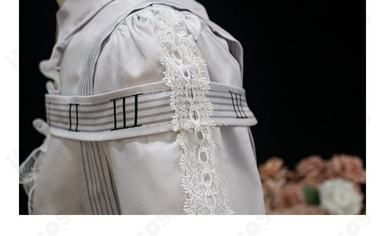 プロセカ 初音ミク「Key to heart」衣装の肩部分装飾ディテール。質感の良い仕上げで高級感を演出。