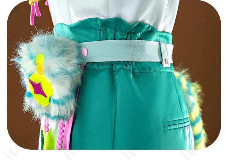 全能ACE コスプレ衣装の腰周り背面装飾。可動時のバランスと固定方法が分かる構図。