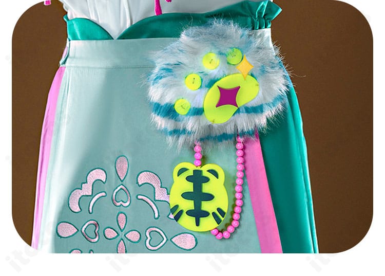 白鳥藍良・天満光・春川宙 コスプレ衣装の腰飾りディテール。立体感ある装飾でデザイン性が向上。