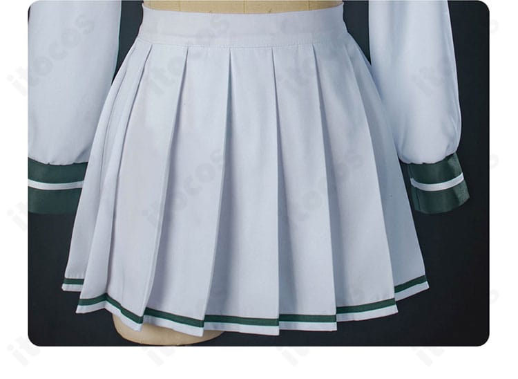 杏山カズサ 制服コスプレのスカート部分ディテール。生地の落ち感とフレアシルエットを強調。