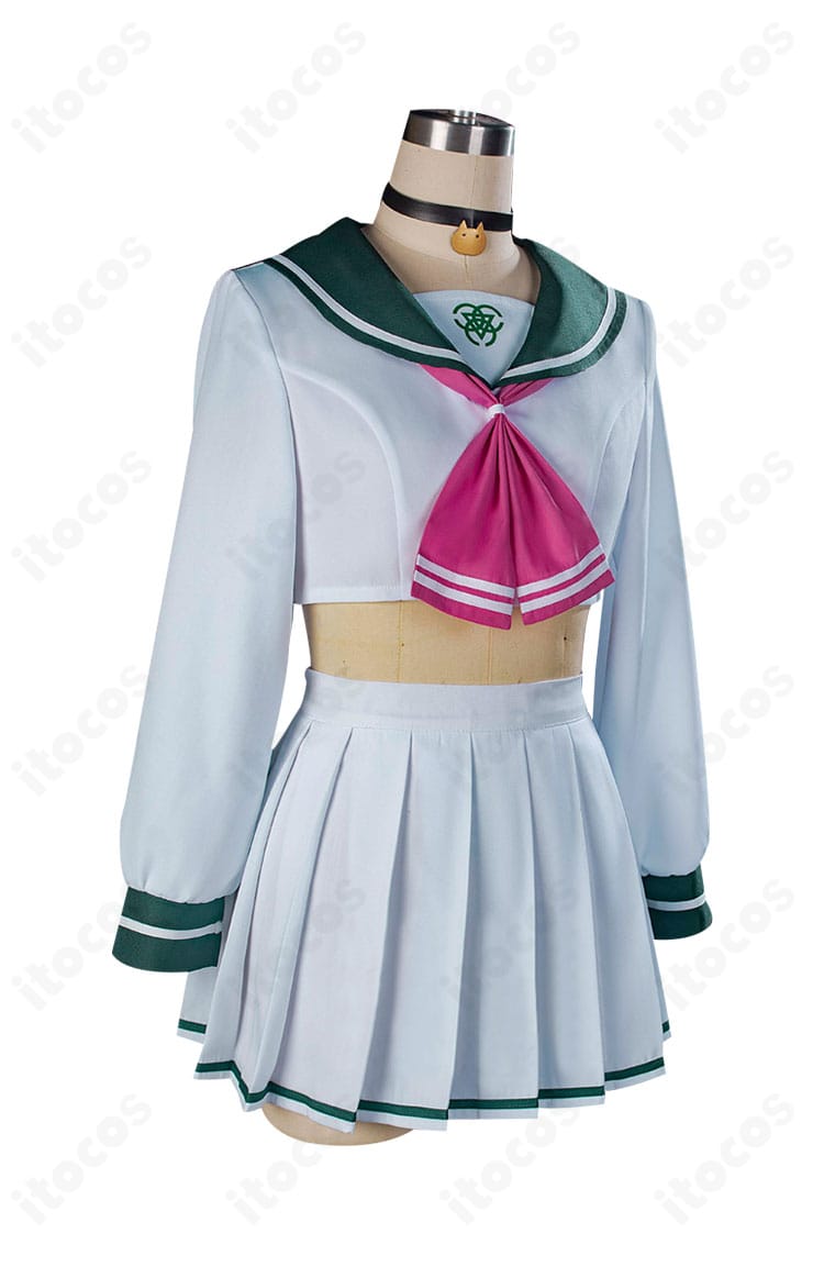 杏山カズサ コスプレのクロップトップ側面ディテール。動きやすさとフィット感を示す縫製ラインが見える。