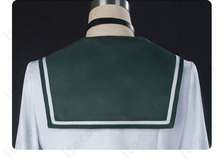 杏山カズサ 制服コスプレの背面ショット。披肩風のパーカーデザインと縫製の精度を示す。