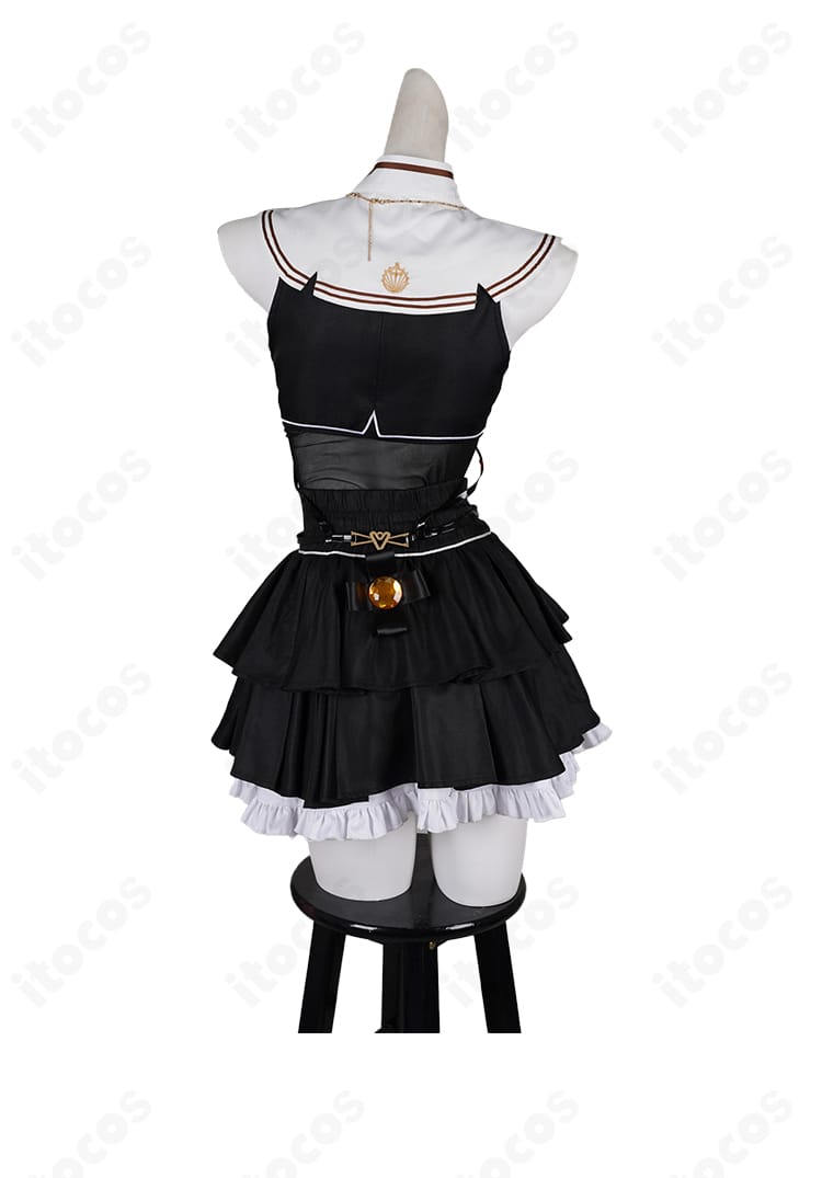 ホロライブ 宝鐘マリン 新衣装コスプレの背面装飾ディテール。豪華な背飾りと配置バランスがわかる近接写真