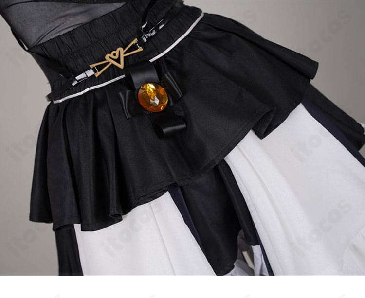 ホロライブ 宝鐘マリン 新衣装コスプレの背面宝石風装飾ディテール。高級感ある輝きがアクセント