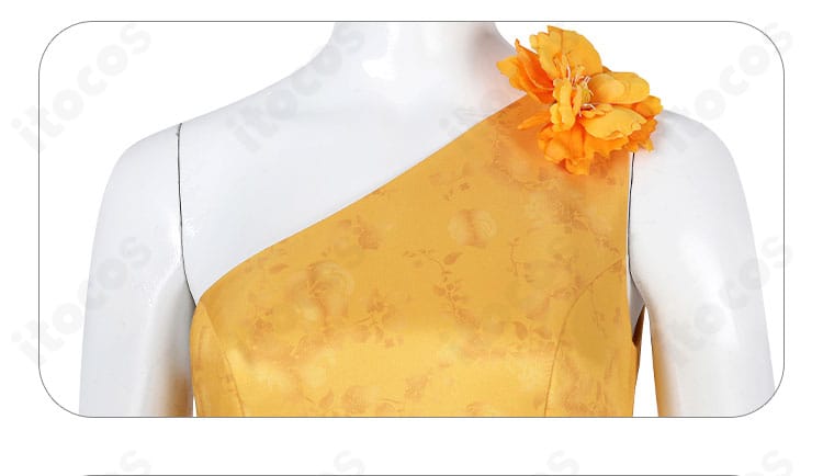 襟元の装飾と縫製ディテールが分かる花柄ワンピースのクローズアップ