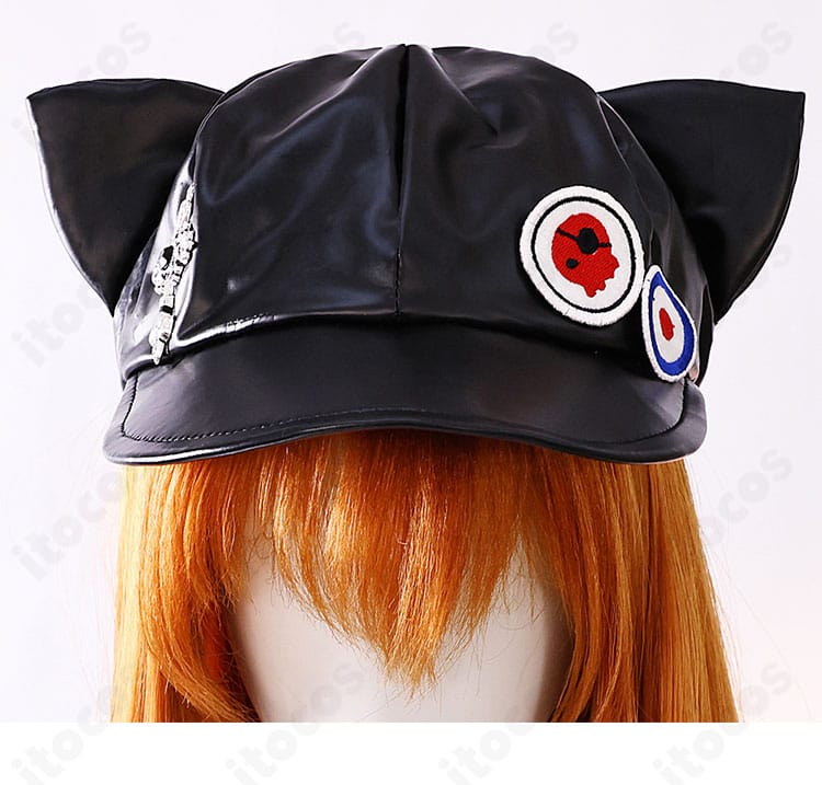 アスカ ロックバンド風コスプレ衣装の帽子装飾ディテール。ヘッドアクセの質感とデザインをクローズアップ