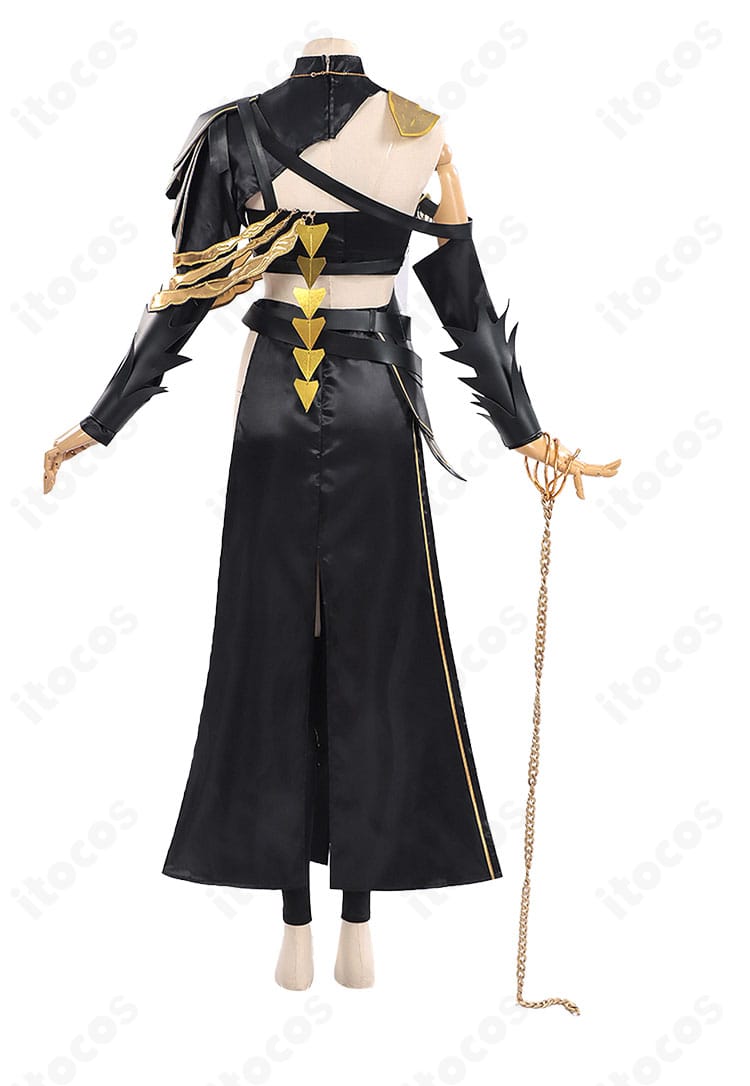 無期迷途 シニックス コスプレ衣装の背面全体図。大きな黒マントと背面装飾、鎧風パーツの配置を詳細に確認