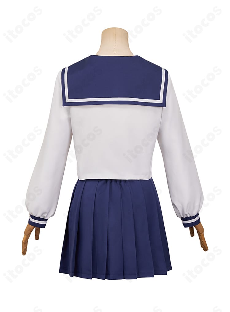 付属靴下の丈感とコーディネートバランスを示すカット