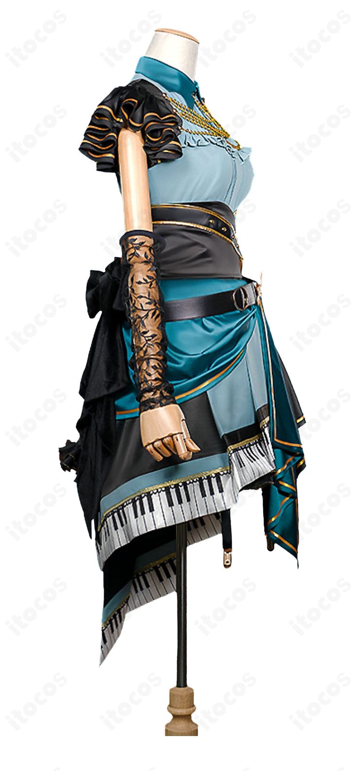 プロセカ 日野森雫 コスプレ衣装を右側から。コルセットベルトや袖のラインなどのディテール