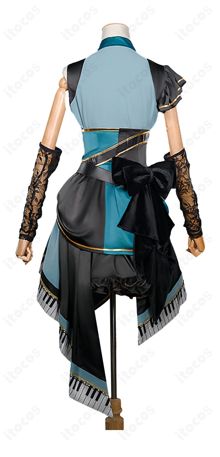 プロセカ 日野森雫 コスプレ衣装の背面全体。背中のリボンと装飾パーツを忠実再現