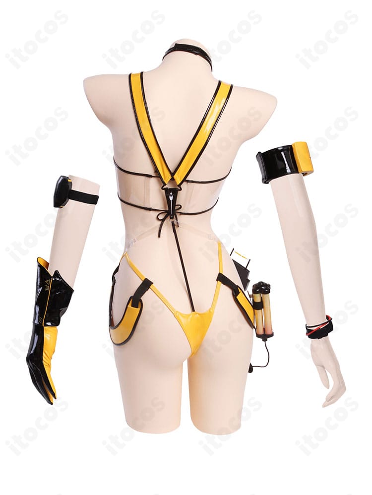 勝利の女神：NIKKE エレグ衣装の背面ディテール。背中のライン、腰飾りの配置、縫製の仕上がりを確認できる画像