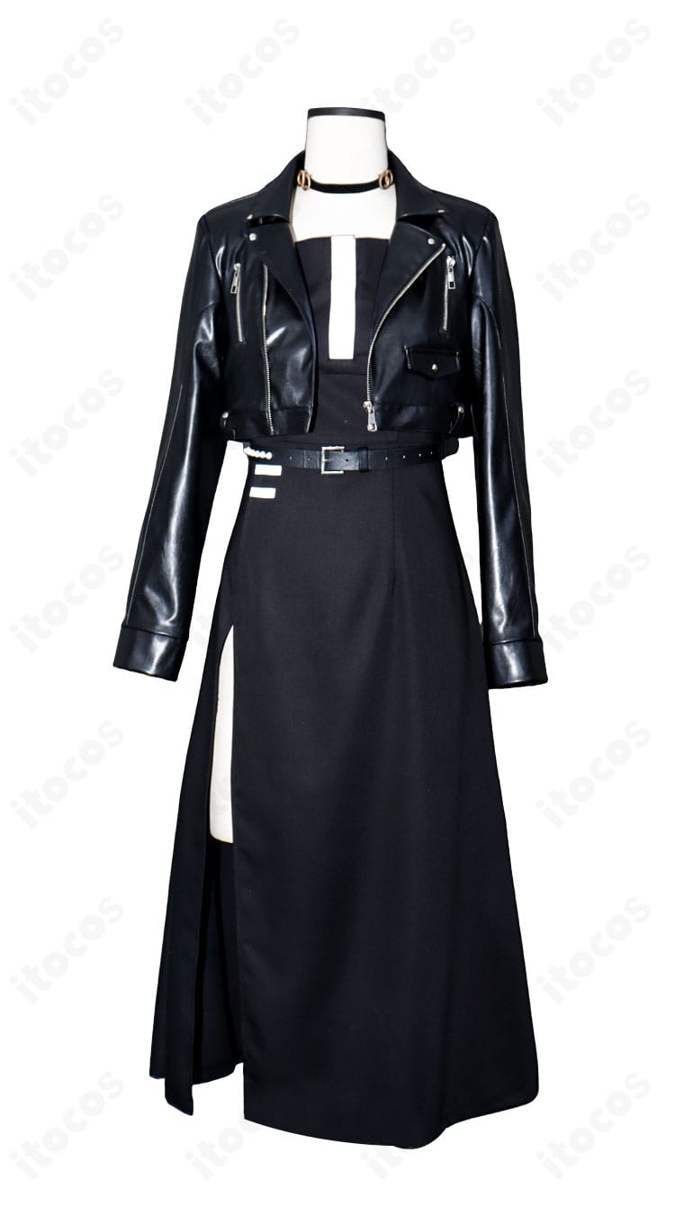 コスプレ衣装の正面全体図。コートのラインとワンピースのシルエット、付属ベルトの位置関係が分かる構図。