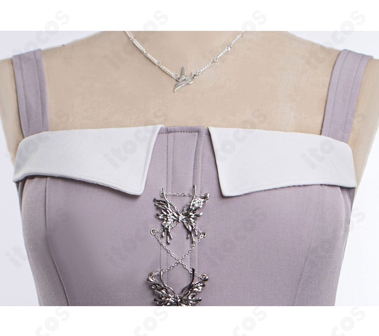 恋と深空 主人公「心を巡る言葉」コスプレ衣装の襟元アップ。襟飾りとネックレスの配置・留め具の作りが分かるクローズアップ