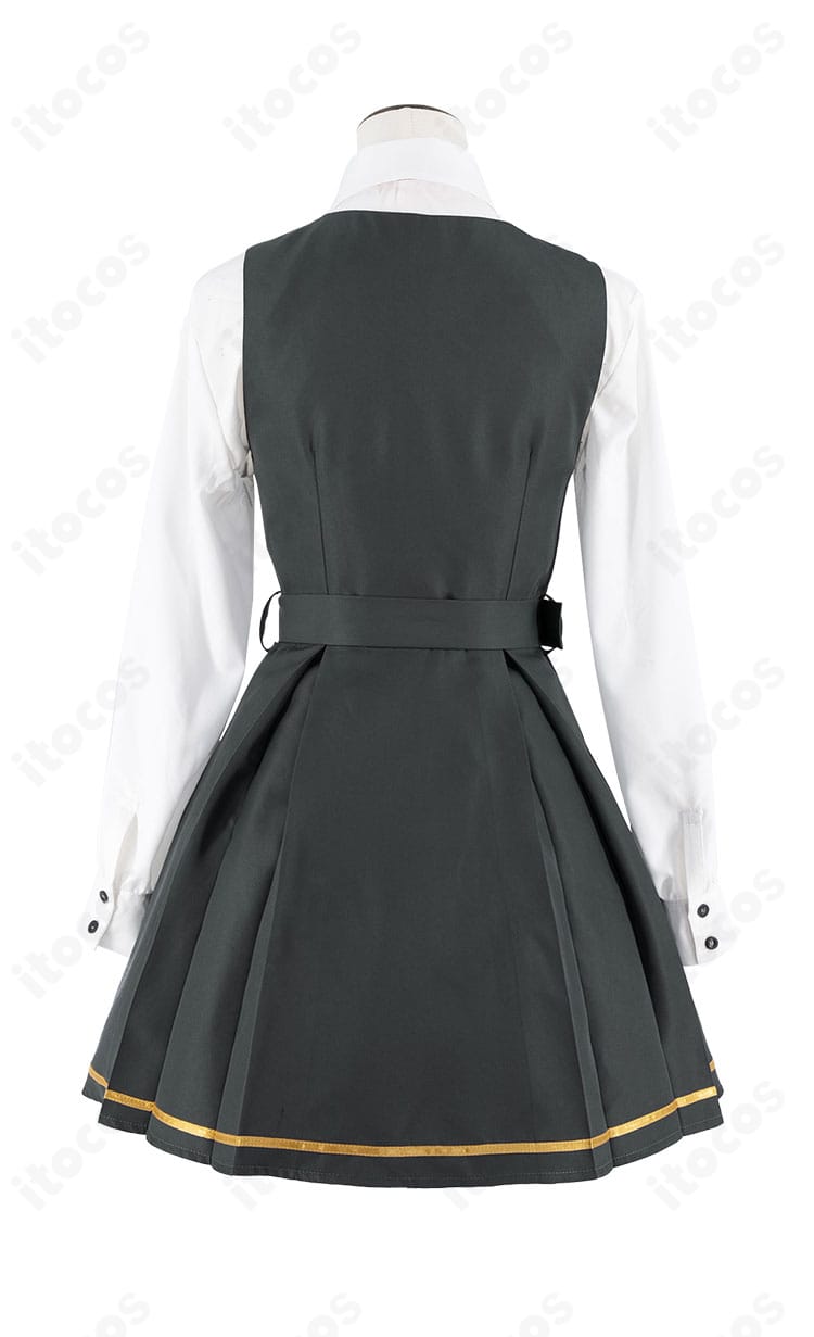 ブルーアーカイブ 板垣カノエ 通常服コスプレ 背面。リボンや装飾の配置、背中のラインまで丁寧に再現した後ろ姿