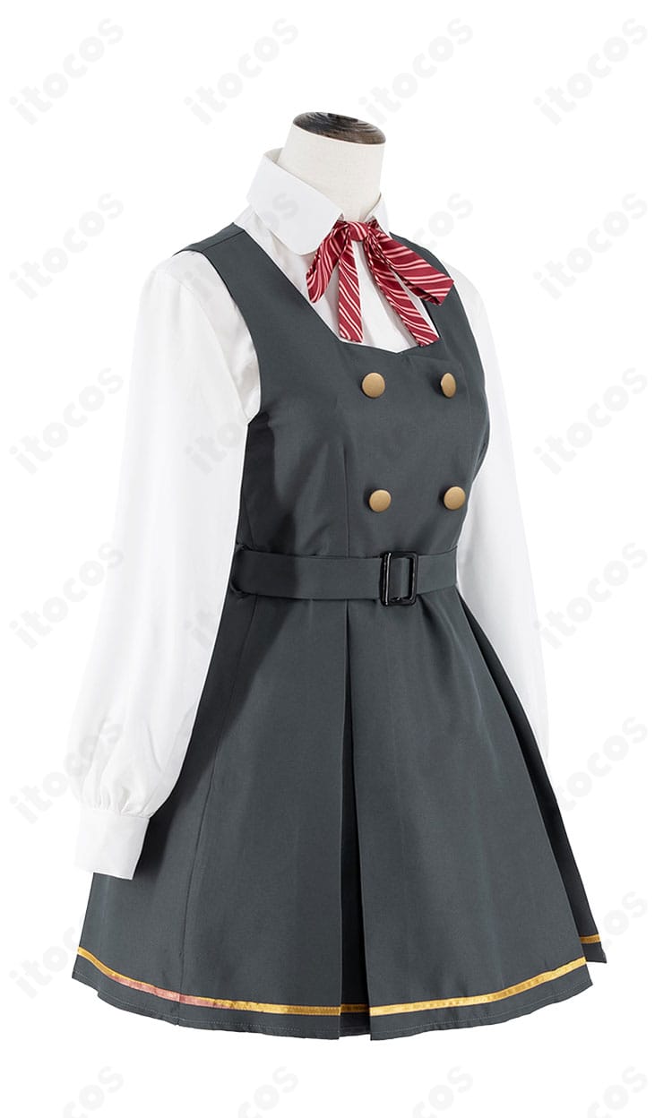 ブルーアーカイブ 板垣カノエ 通常服コスプレ 右側アングル。ベルト位置とレイヤーの立体感が分かるサイドビュー