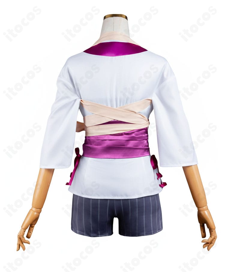 ストリノヴァ 香奈美「世紀の歌姫」衣装の背面全体。大きめリボンと装飾配置のバランス、後ろ姿の再現度が伝わるカット。