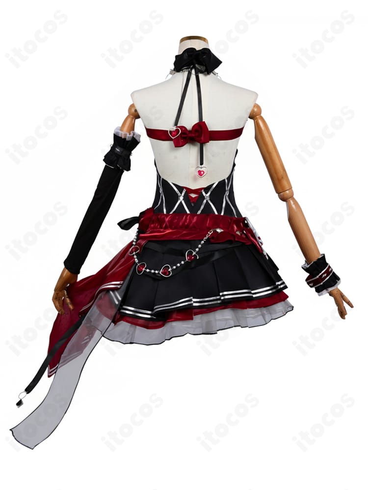 Strinova 香奈美 世紀の歌姫 コスプレの背面。開閉部分とバックスタイルのシルエットを確認。