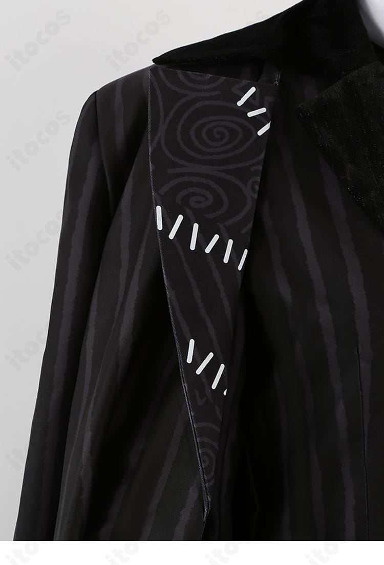 ジャミル ナイトメアースーツの外套襟（衣領）装飾ディテール。上質感のある意匠を拡大表示