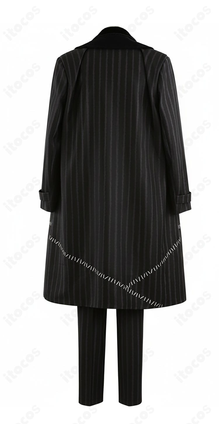 ディズニー ツイステ ジャミル ナイトメアースーツの背面。マントの長さと背中のシルエットを完全再現