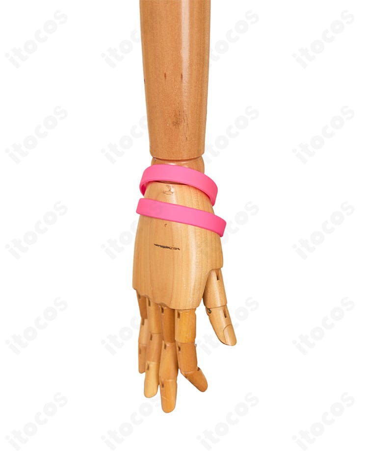 ストリートファイター6 キャミィ水着コスプレ 左手リストアクセのディテール。質感と装着バランス