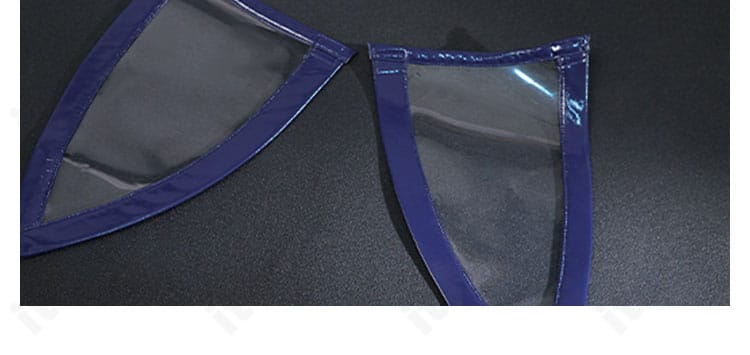 背飾りのディテール。透明感のある羽型パーツの質感と取り付け部の作りを強調。