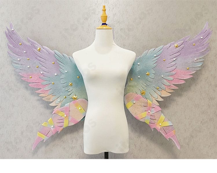 虹野ゆめ コスプレ衣装 背中の羽飾りアップ。ボリューム感と取り付け位置が分かるディテール写真