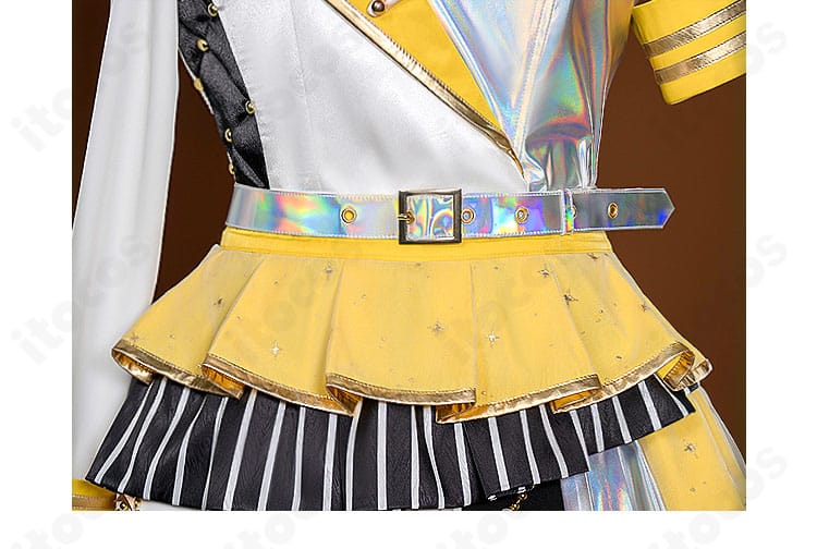 ウエスト周り装飾の詳細（ベルトと腰布の重なり）