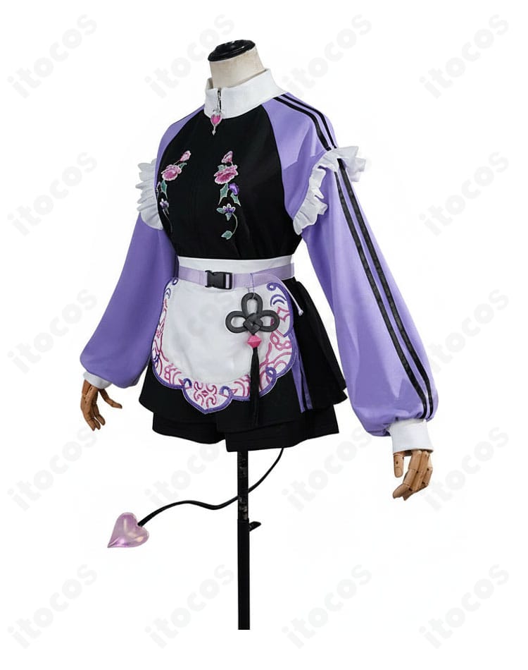 常闇トワ メイド風ジャージ衣装の側面。レッグカバーと腰飾りの立体感を確認できる画像