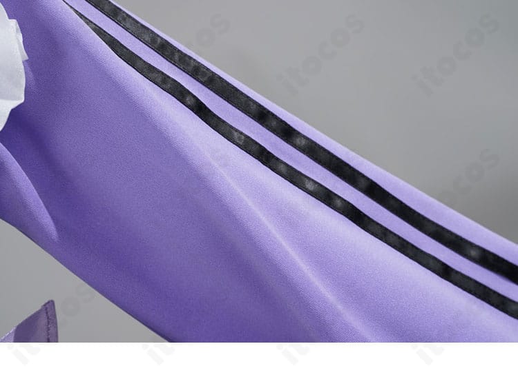 袖飾りのアップ。装飾パーツの形状と色味の再現度を示す