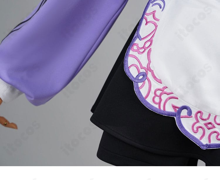 スカート裾・ヘムの縫製ディテール。撮影映えするラインとステッチの整いを示す