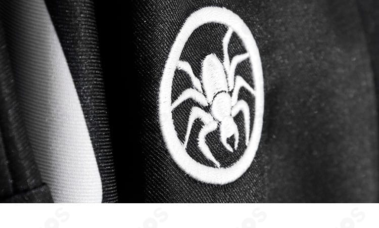 衣装に施した蜘蛛模様ディテール画像｜象徴的モチーフでキャラクター性を強調