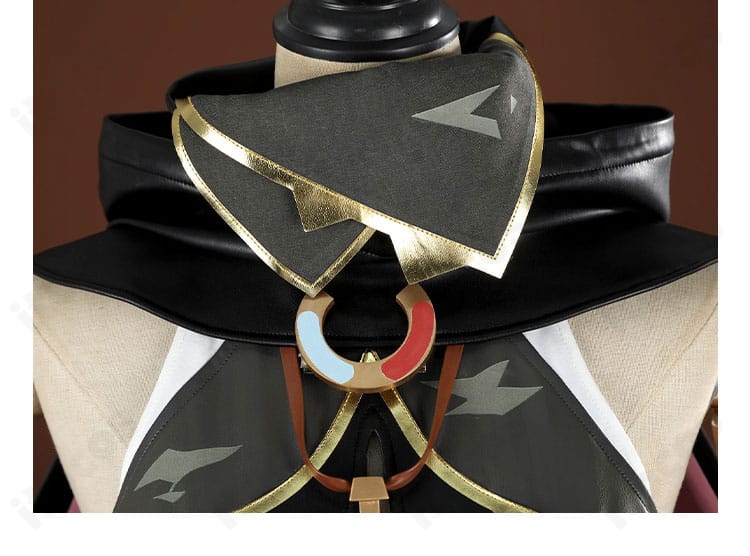 原神 ヤフォダ 衣襟と胸元の装飾アップ。縁取りとメダリオンの精緻な仕上げ