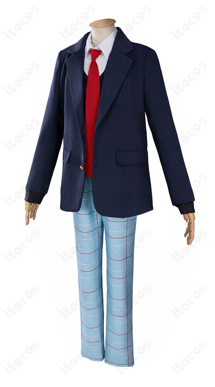 五条新菜 制服コスの側面写真。肩線や袖の落ち方、パンツのシルエットなど横からのディテールを重視した画像。