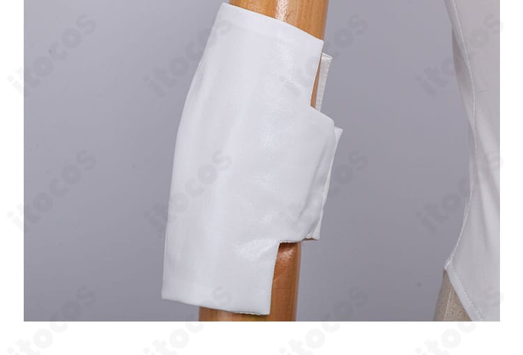 ガンスミスビッチ 衣装の肘部アクセサリー細部。質感と固定方法の仕上がりを示す画像