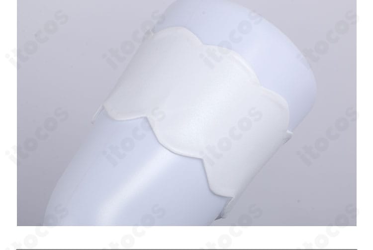 ガンスミスビッチ 衣装の太もも装飾と脚部ディテール。存在感のあるデザインを捉えた近接画像