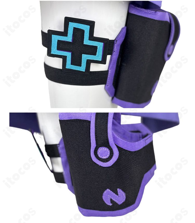 大人ネプテューヌ衣装の太もも飾りアップ。存在感のある装飾でキャラクターらしいアクセントを強調。