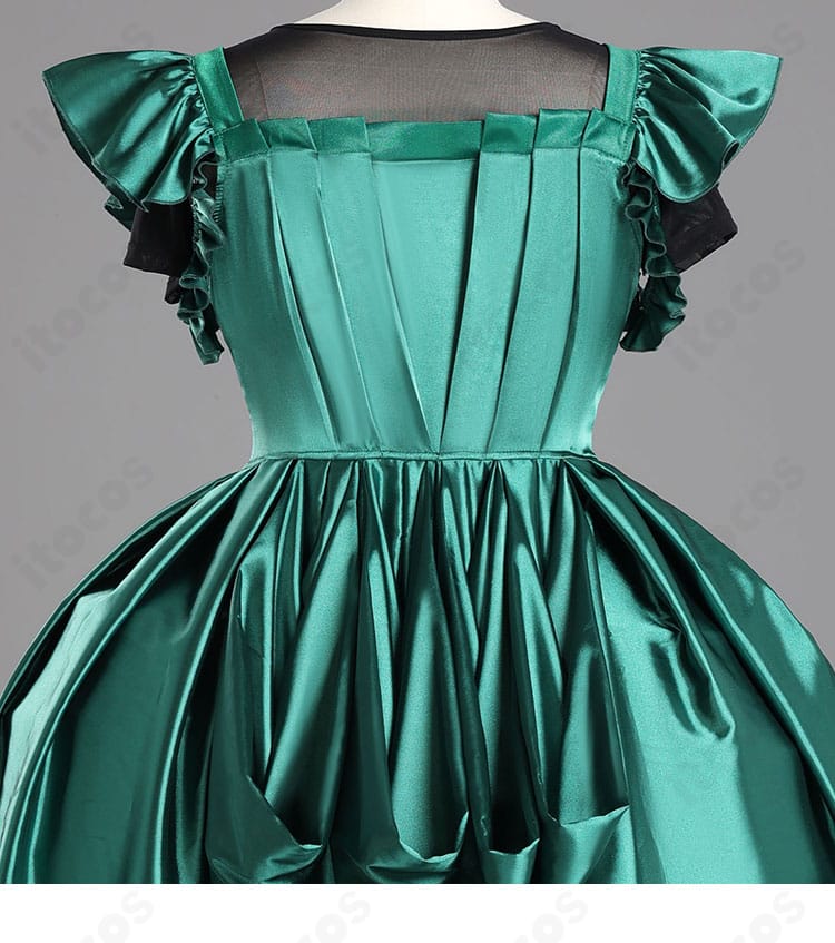 スカート背面のディテール。パニエによるシルエットとドレープ感が分かる