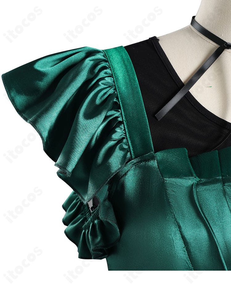 肩袖装飾のクローズアップ。レイヤー構成と縁取りがわかる高級感ある仕上げ