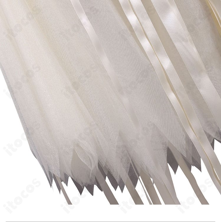 ウェンズデー ドレス衣装の裾デザインとスカート装飾の接写。動きに映えるカッティング。