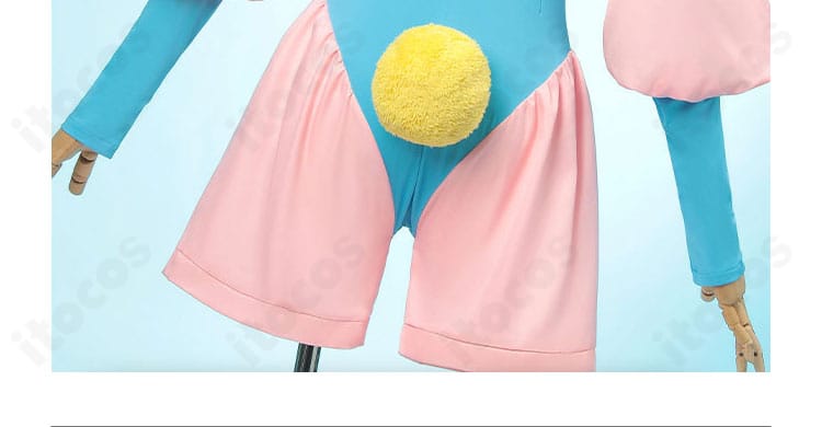 背面の尾飾りディテール。ふんわりした質感と取り付け位置を明確に説明。