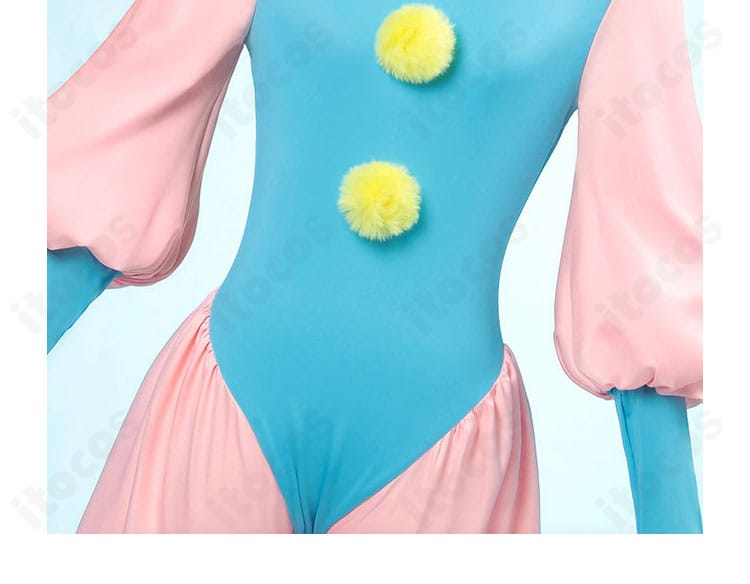 襟元装飾のアップ。リボンと襟まわりの意匠で可憐さを強調したデザインを紹介。