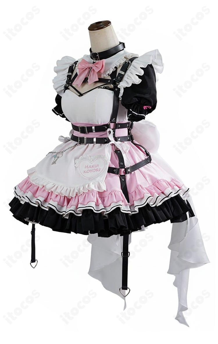 ホロライブ 博衣こより メイド コスプレ衣装の側面図。スカートの広がりとウエストラインのシルエットを強調