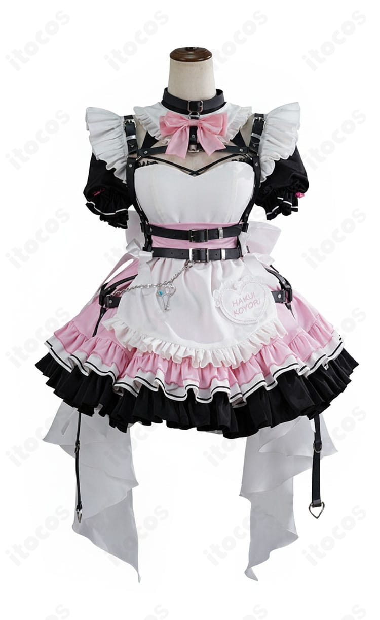 ホロライブ 博衣こより メイド コスプレ衣装の正面フルショット。ウエストリボンとエプロンを含む全体デザイン