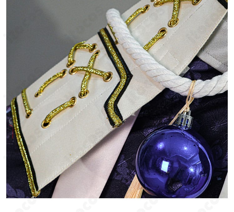 肩袖部分の装飾ディテール。肩鎧パーツと縁取りの仕上げが確認できるクローズアップ