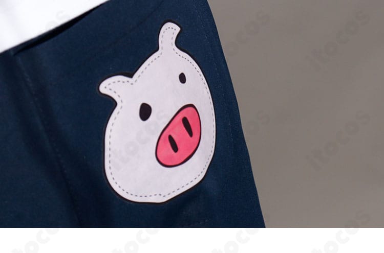 丸子楽 私服コスプレ衣装 ズボンの小豚柄ディテール。遊び心あるポイント
