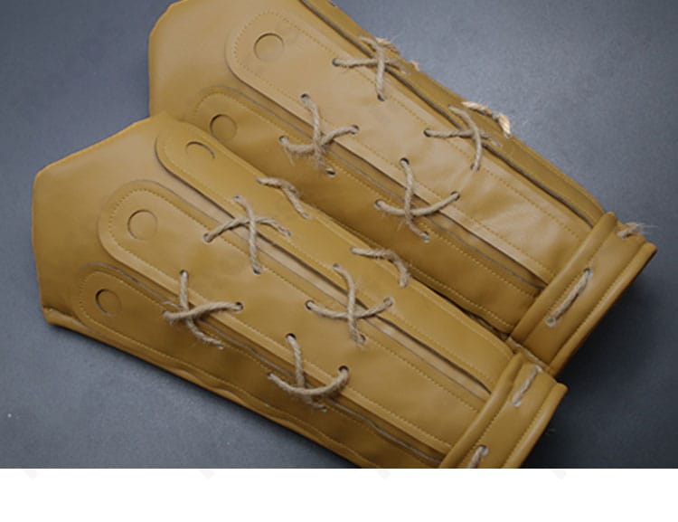 腕甲・手甲アクセサリーのディテール写真｜表面処理と陰影で重厚感を表現