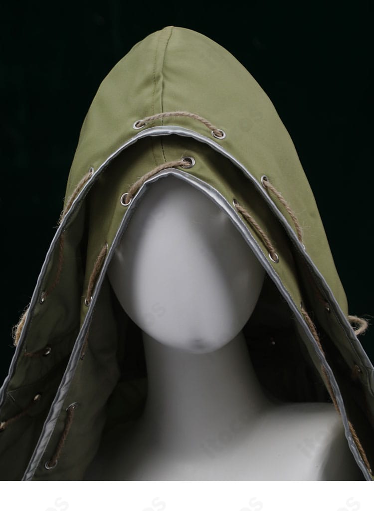 フード付きコートの装飾アップ｜帽子周りのステッチと金具風意匠のディテール