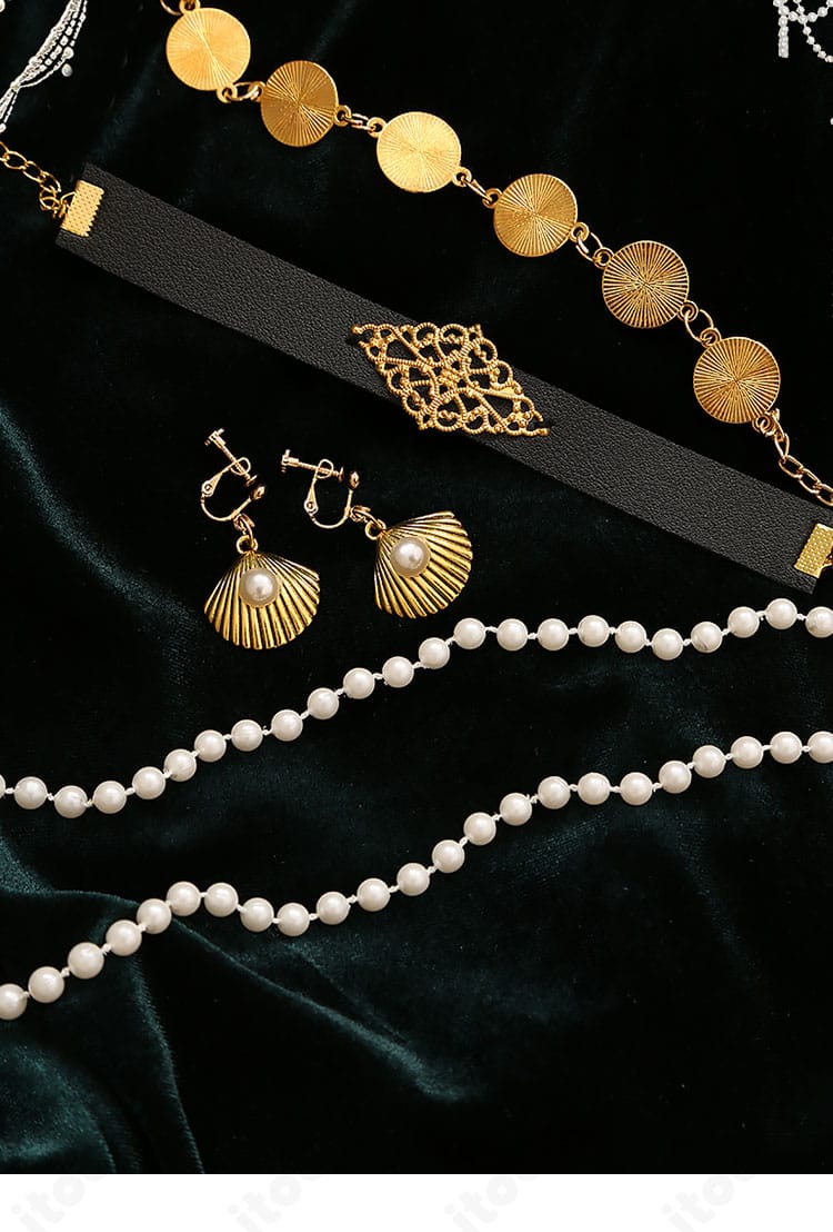 ジョルジーナ・リーチ 衣装の耳飾り・ネックレスなどアクセ一式の詳細。豪華なセット内容を説明