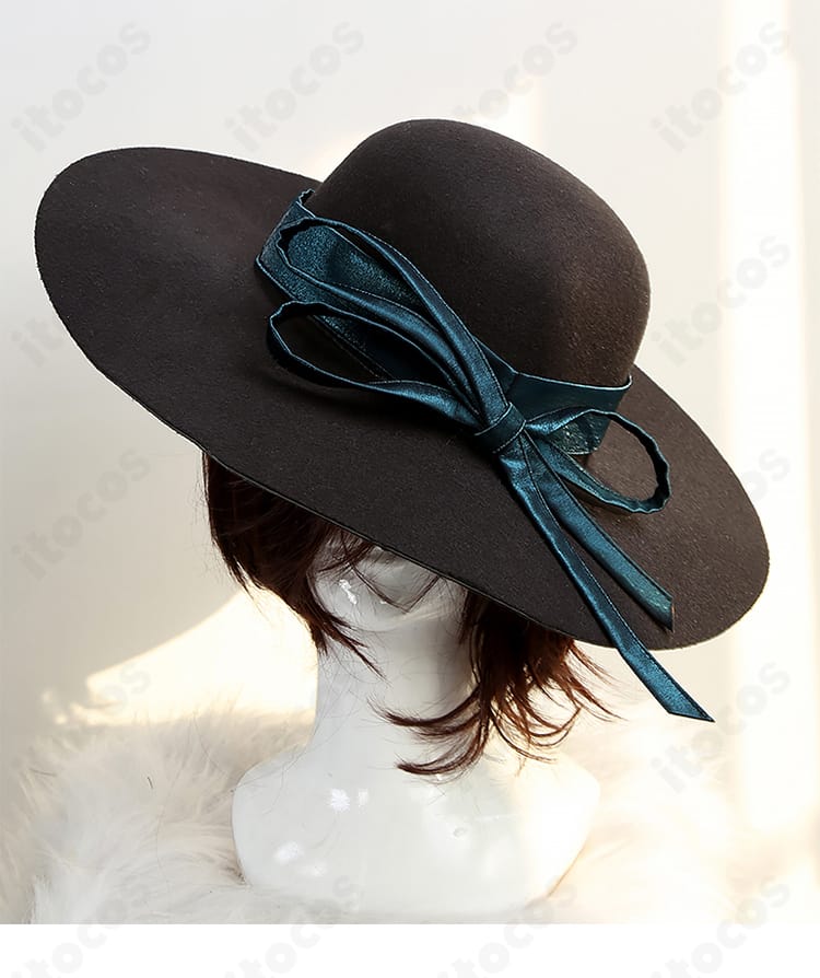 ジョルジーナ・リーチ 衣装の帽子ディテール。ブリム形状と装飾配置、質感を示すクローズアップ