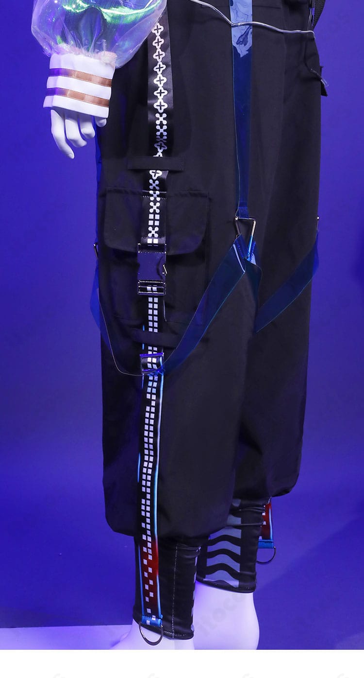 ミヅキ 永遠のプレイヤーのパンツ装飾ディテール。ポケットや意匠の配置が分かるアップ